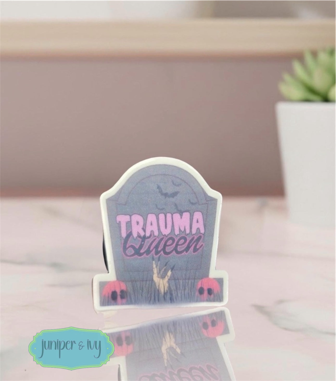Trauma queen phone grip